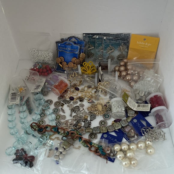 #1 Lot Jewelry Making Beads, Charms, Hooks, Etc. - Picture 9 of 9